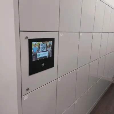 Casillero instalado en zona común para recepción de paquetes