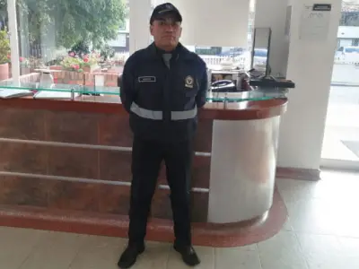 Portería con paquetes recibidos por vigilancia